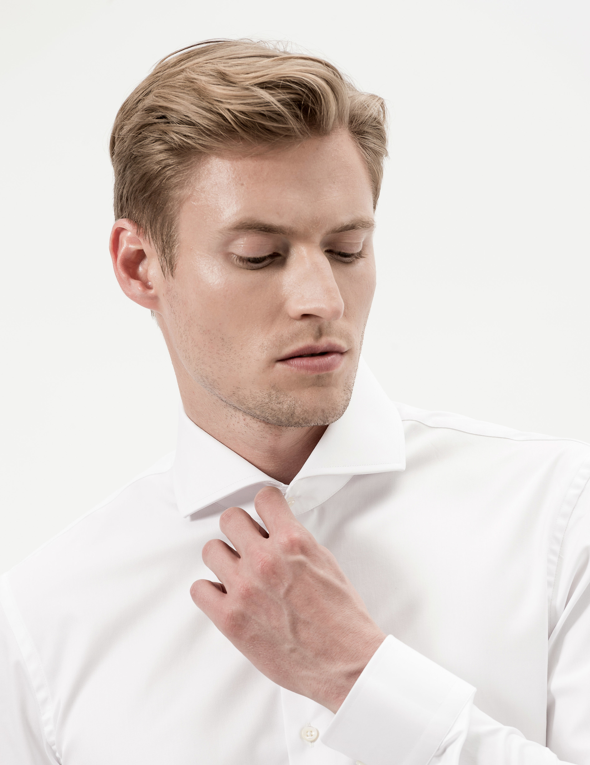 chemise-homme-ajustee-italien-ouvert-blanc-uni-figaret-detail-an6898210054.jpg