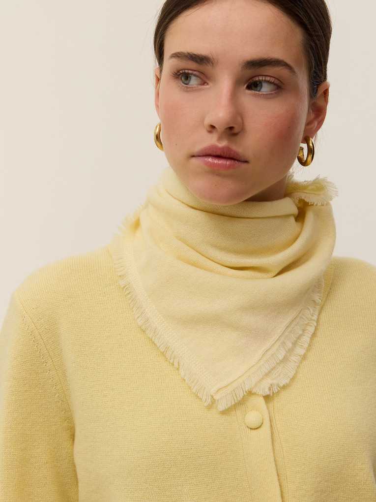 foulard-effet-bandana-cachemire-2-fils-jaune-vanille.jpg