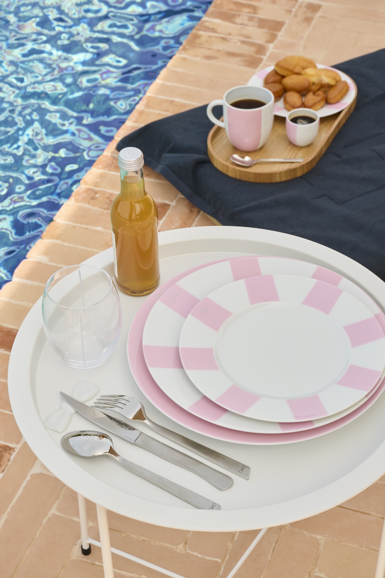 Piscine-Compo Vaiselle Rose.jpg